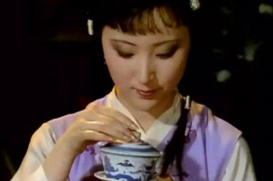 女士喝茶優(yōu)雅姿勢(shì)，女士正確喝茶姿勢(shì)禮儀