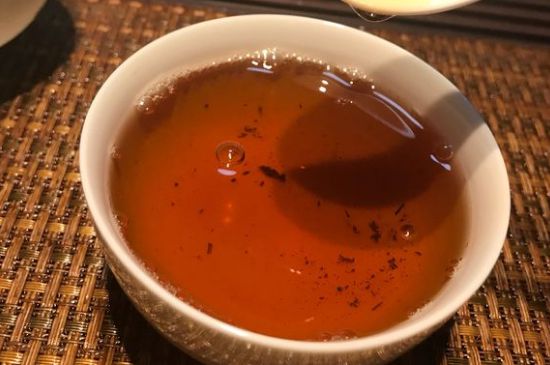 大紅袍第一泡要倒掉嗎，洗茶水需倒掉但第一泡出湯