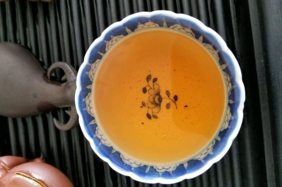 大紅袍第一泡要倒掉嗎，洗茶水需倒掉但第一泡出湯