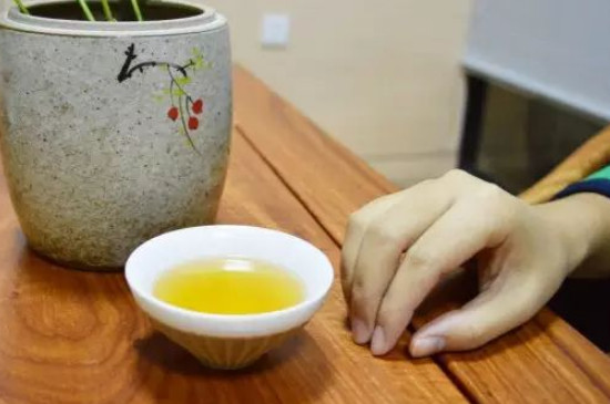 女人喝茶要行扣茶禮嗎，叩茶禮女士能用嗎？