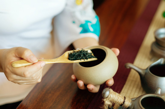 女人喝茶要行扣茶禮嗎，叩茶禮女士能用嗎？