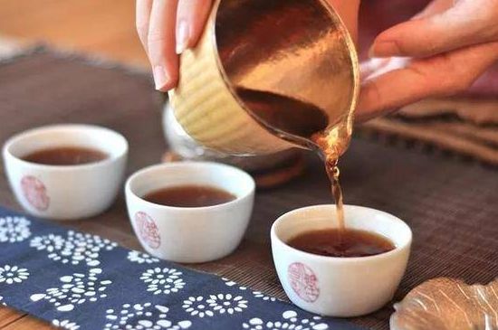 喝茶茶桌上的禮儀有哪些，泡茶待客十大禮儀不可不做！