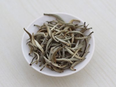 白茶品質(zhì)如何區(qū)分，白茶的優(yōu)劣質(zhì)量辨別方法