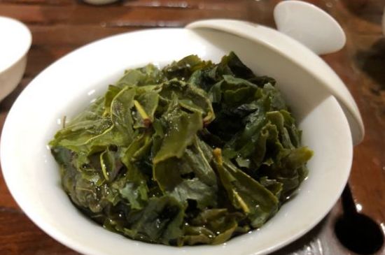 香精茶喝多了會(huì)怎么樣，茶葉加香精有什么害處？