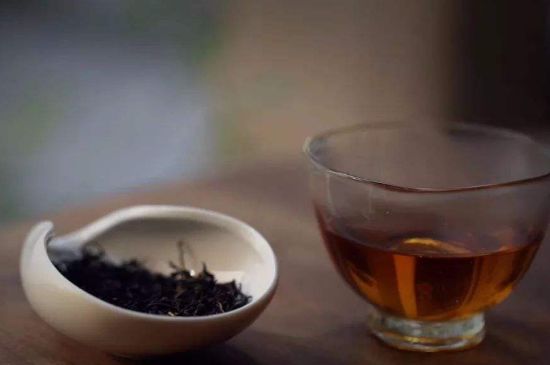 泡好的茶水放冰箱能保存多久，泡好的茶冷藏放多久？