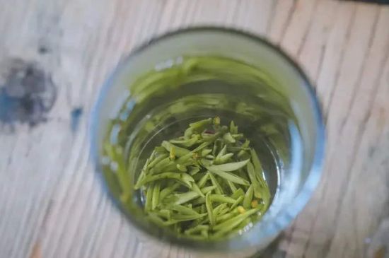 泡好的茶水放冰箱能保存多久，泡好的茶冷藏放多久？