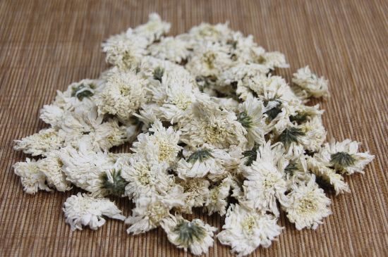 晚上可以喝菊花茶泡水嗎，睡覺前能不能喝菊花茶？