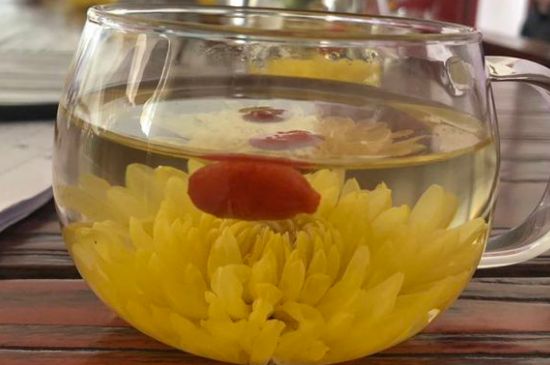 晚上可以喝菊花茶泡水嗎，睡覺前能不能喝菊花茶？