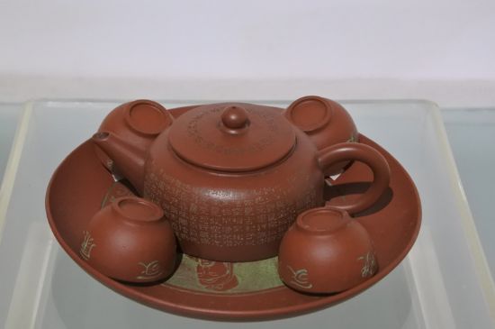 正宗紫砂壺多少錢(qián)一套，一套正宗<a href=http://www.sdeasyshipping.com/chaju/zisha/ target=_blank class=infotextkey>宜興紫砂壺</a>什么價(jià)格