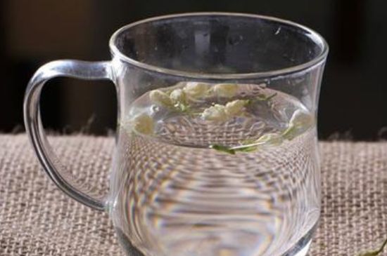 茉莉泡水禁忌，茉莉干花泡水的功效與禁忌
