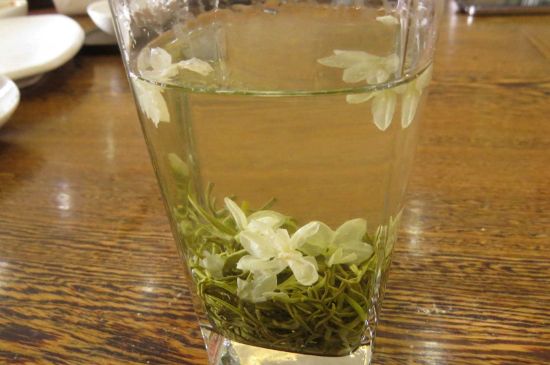 茉莉龍珠可以和什么一起泡茶，茉莉龍珠茶能加蜂蜜嗎？