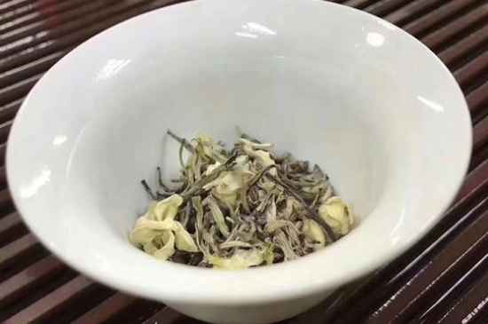 女孩喝茉莉茶的好處，茉莉茶葉的功效與禁忌