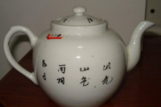 瓷壺適合泡什么茶，瓷器茶具喝什么茶好