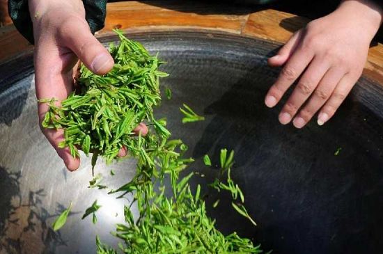 龍井茶炒茶葉怎么炒出好茶色，茶葉怎樣做出來(lái)最綠？