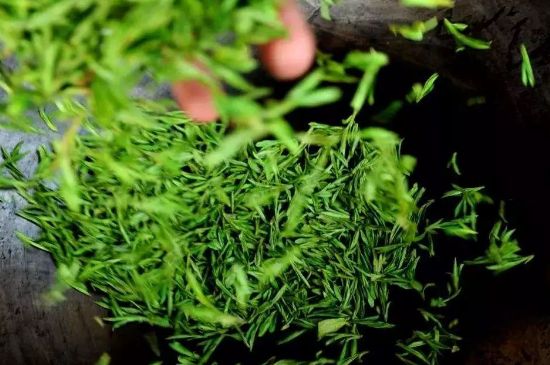 龍井茶炒茶葉怎么炒出好茶色，茶葉怎樣做出來(lái)最綠？