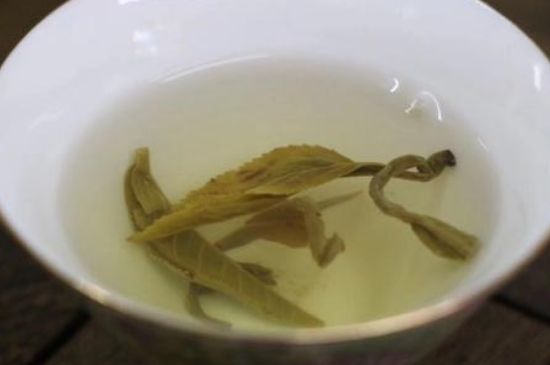 茉莉龍珠泡開后為什么都是梗，茉莉龍珠泡開后什么樣？