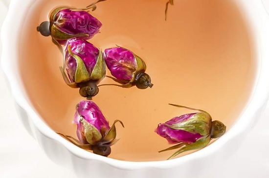 玫瑰花泡茶祛斑要多久見效，喝玫瑰花茶多久能祛斑？