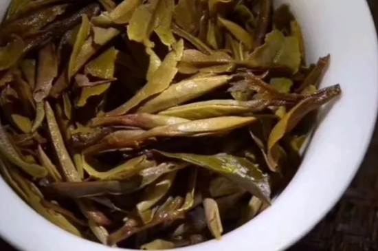 老白茶上火還是去火？夏季喝煮的老白茶會(huì)容易上火！