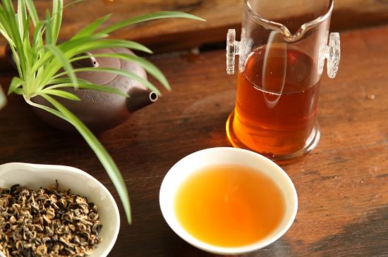 飯后多長時間喝六堡茶最好，六堡茶一天喝多少