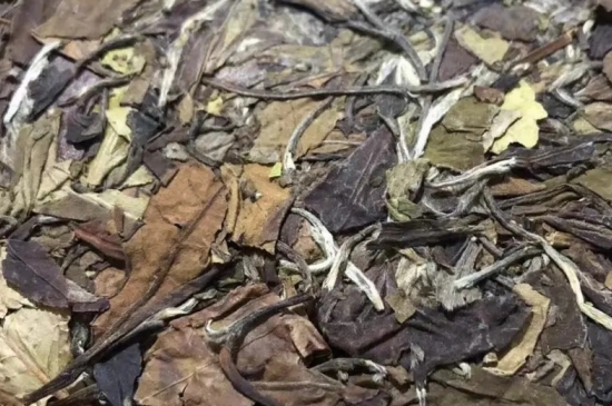 老白茶上火還是去火？夏季喝煮的老白茶會(huì)容易上火！