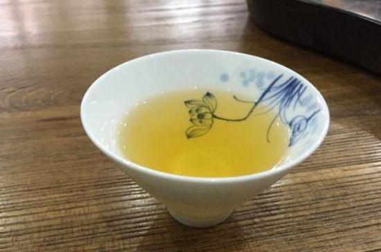 鴨屎香單叢雪片茶的特點，鳳凰雪片茶有什么特點？