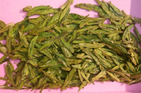 西湖龍井新茶和陳茶的區(qū)別，怎么區(qū)分龍井新茶和舊茶？