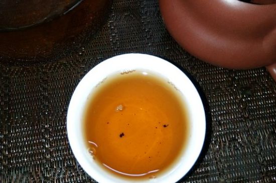 黑茶排濕毒的身體表現，喝黑茶排毒反應癥狀