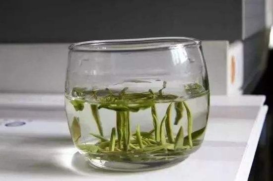 綠茶加重濕氣？濕氣體質(zhì)寒的人能喝綠茶嗎