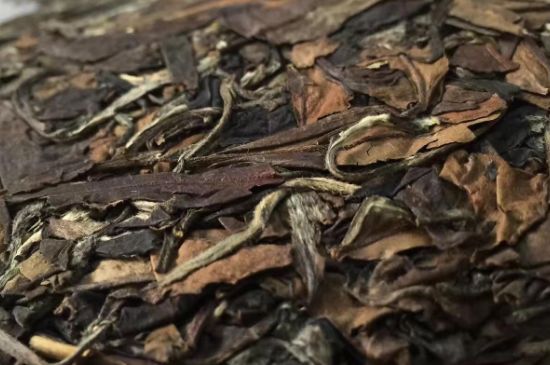 福鼎白茶要喝老的嗎，為什么喝白茶要喝老茶存新茶？