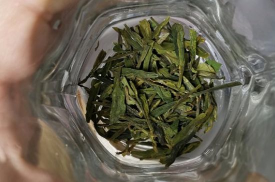 龍井茶放二年了能喝嗎，過期龍井茶的妙用！