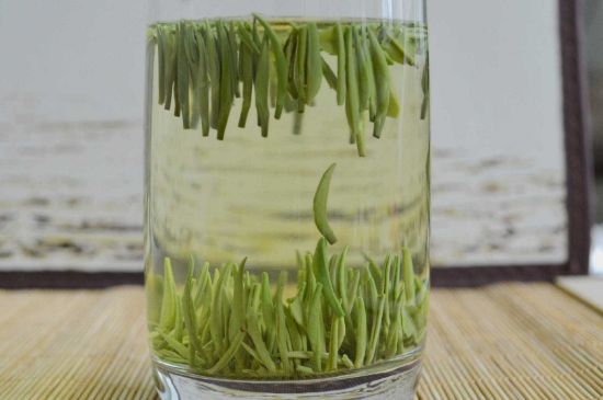 雀舌和竹葉青的區(qū)別，雀舌對比竹葉青圖片