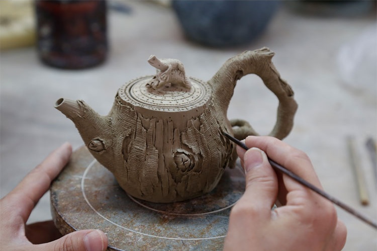 仿木外皮紫砂壺，創(chuàng)意木樁手工雕刻紫砂壺