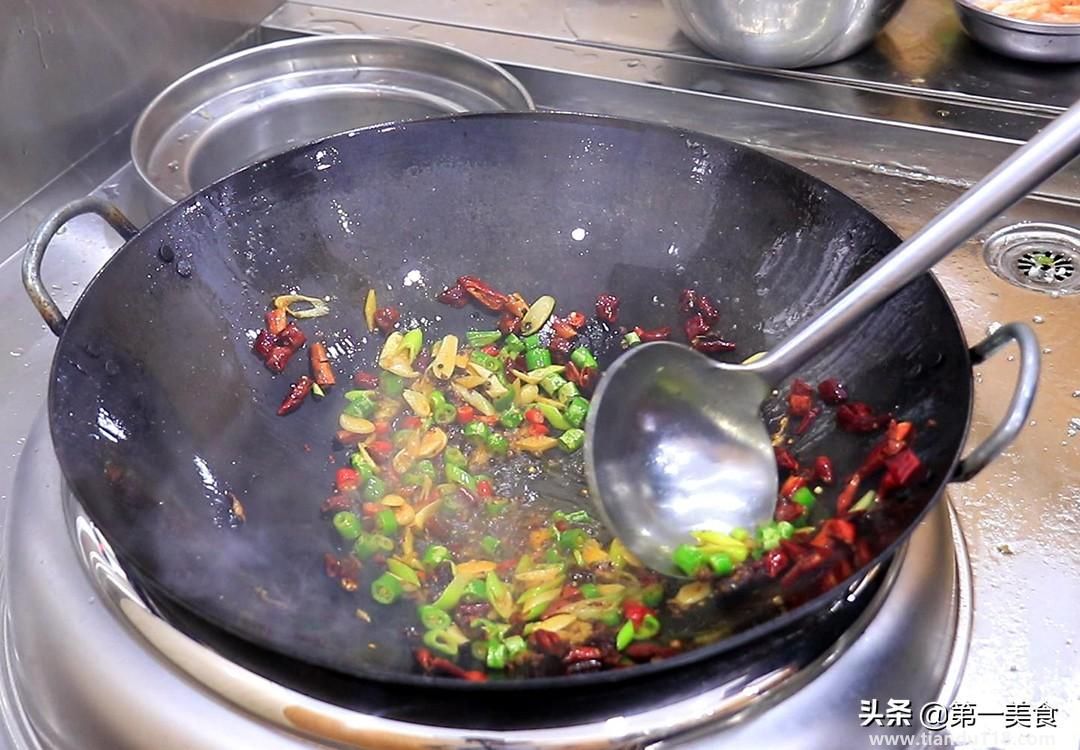 干鍋蝦的做法(干鍋蝦怎么做)(圖7) 干鍋蝦的做法(干鍋蝦怎么做)(圖7)