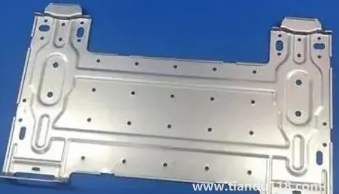外面風(fēng)大空調(diào)內(nèi)機為什么咚咚響3