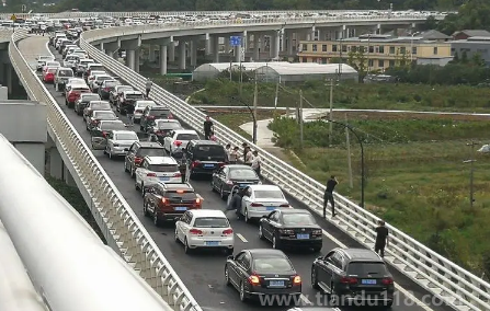 2023大年初四高速堵車嗎（年初四外出要注意什么）